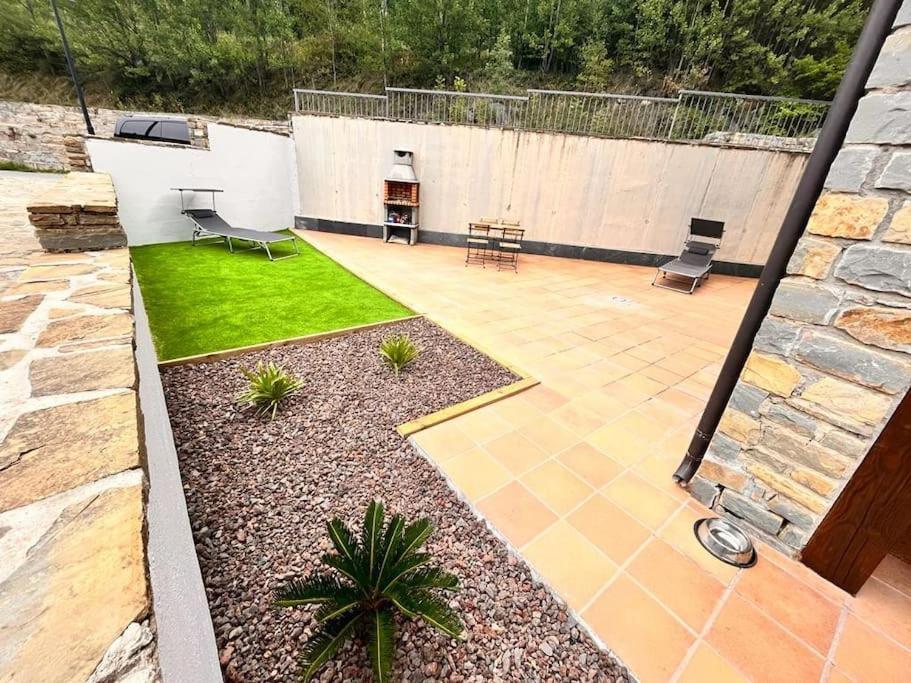 Precioso Bajo Con Jardin En Estación